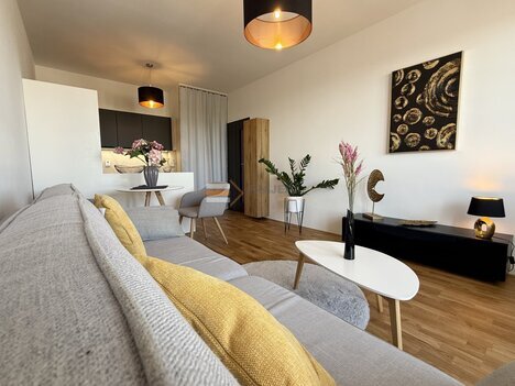 Pronájem bytu 2+KK/B,G, 49 m2, Pelušková, Praha - Kyje