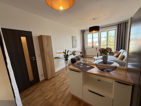 Pronájem bytu 2+KK/B,G, 49 m2, Pelušková, Praha - Kyje