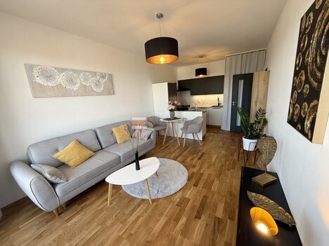 Pronájem bytu 2+KK/B,G, 49 m2, Pelušková, Praha 14